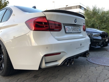 P-Style Carbon Heckspoiler  Montiert