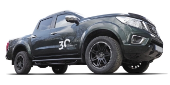 TRITTBRETTER SCHWARZ MATT ROCK RAILS FÜR NISSAN NAVARA NP300 (D231) (2015-2021) DOPPELKABINE