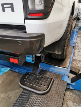 Ein- und ausfahrbare Hopp-Up Hecktrittstufe Ford Ranger